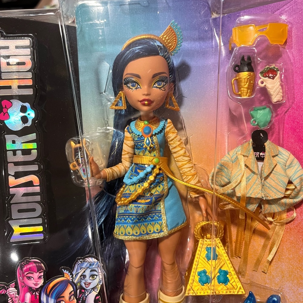 Monster High Cleo de Nile Doll with Blue and Gold Outfit - Picture 3 of 4